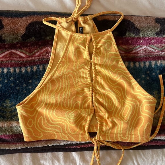 Zara Tops - Fun Retro Yellow Zara Crop Top